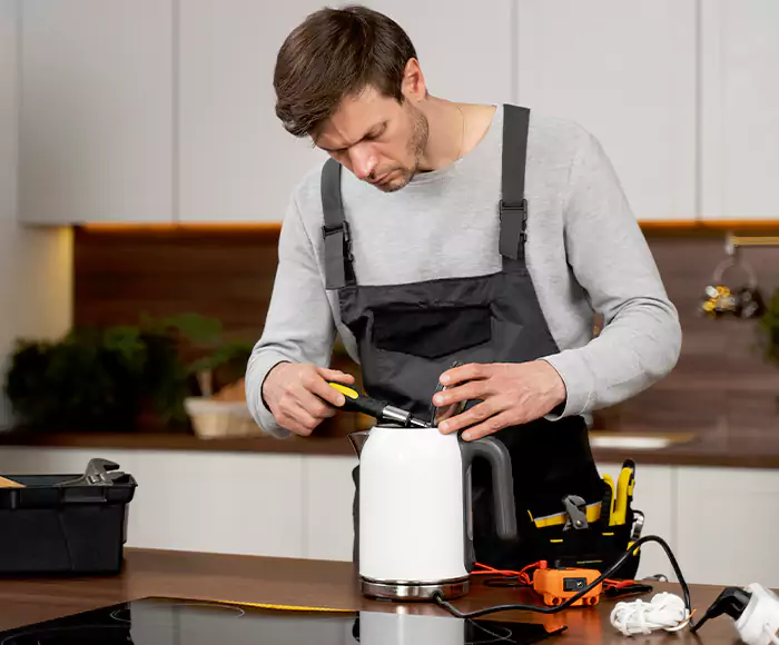 Skilled Blender Technicians: Your Small Appliance Repair Experts for Somerville, MA